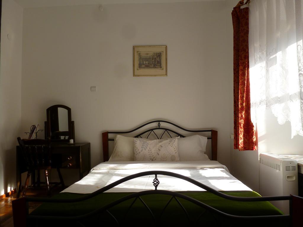 Seven Fridays Guest House Vilnius Room photo